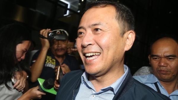 Diperiksa KPK 10 Jam, Eks Presdir Lippo Cikarang Umbar Senyuman