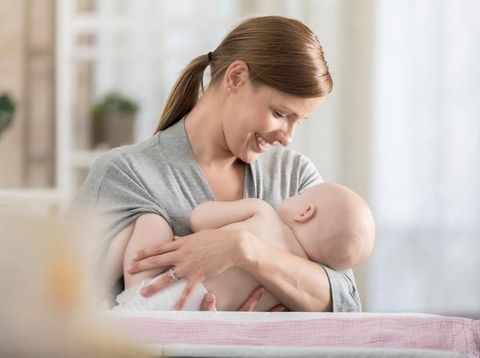 5 Tips agar Ibu Menyusui Tidak Dehidrasi