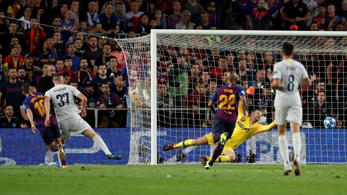 Barcelona mengalahkan Inter Milan 2-0 di Liga Champions. (Foto: Albert Gea/Reuters)