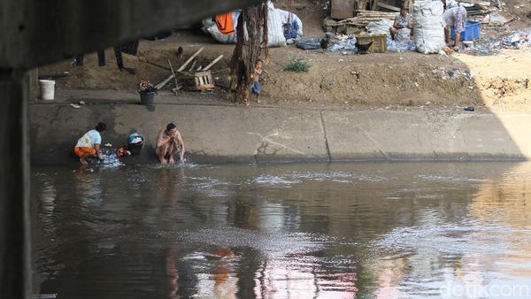 Melihat Potret Kemiskinan Ibukota dan Aktivitasnya