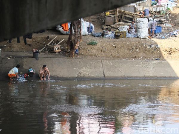 Melihat Potret Kemiskinan Ibukota dan Aktivitasnya