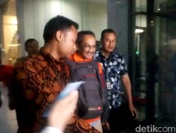 Ditahan KPK, Penyuap Bupati Cirebon Tersenyum