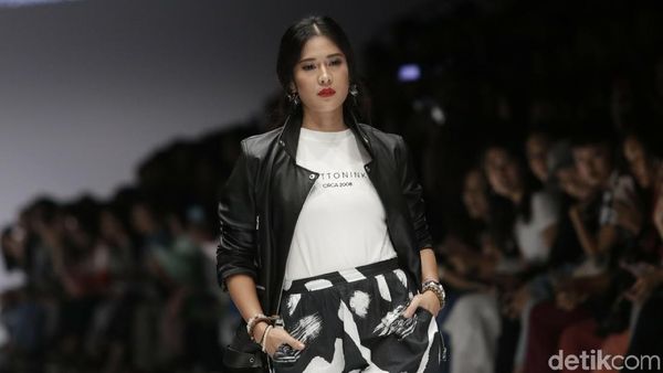 Dian Sastro, Jessica Iskandar, Fahmi Bo hingga Britney Spears