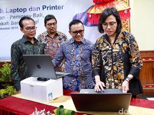 Dapat Laptop Hibah Acara IMF-WB, Ini Pesan Bupati Anas