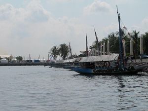 Menikmati Pantai Ancol dari Perahu Wisata