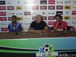 Kalah Dari PSM, Pelatih Persib Keluhkan Kepemimpinan Wasit