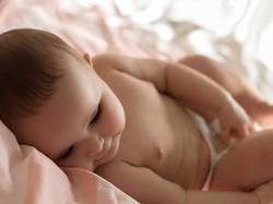 7 Manfaat Menjemur Bayi di Pagi Hari