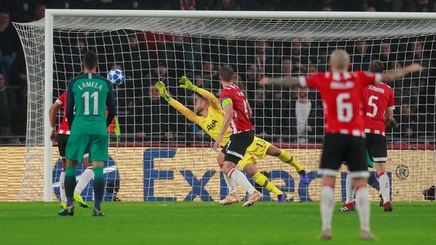 Luuk de Jong menyamakan kedudukan pada menit-menit akhir.