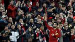 Kado untuk Salah dari Fans Berhijab di Anfield