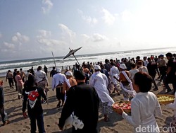 Prihatin atas Batalnya Sedekah Laut, Warga Gelar Labuhan di Bantul