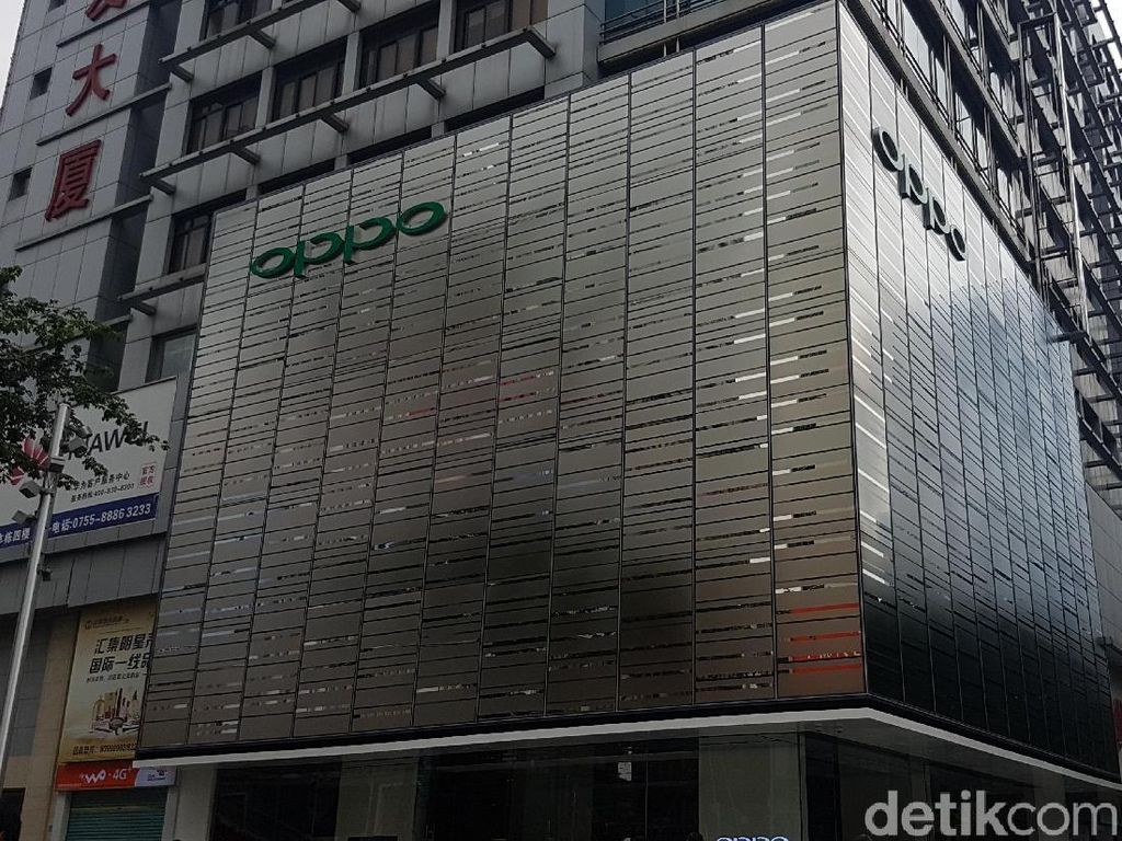 Di Gerai Super Oppo Ini Bisa Jajal Ponsel Tanpa Dikuntit Di Gerai Super Oppo Ini Bisa Jajal Ponsel Tanpa Dikuntit