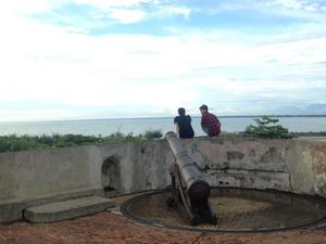 Menikmati Pesisir Samudera Hindia dari Ketinggian Benteng Marlborough