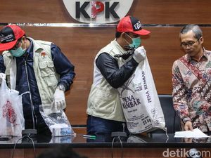 KPK Telusuri Penerimaan Suap Lain ke Bupati Cirebon KPK Telusuri Penerimaan Suap Lain ke Bupati Cirebon