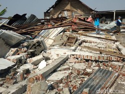 Puting Beliung di Lamongan, Gudang Toko dan Kandang Ayam Roboh