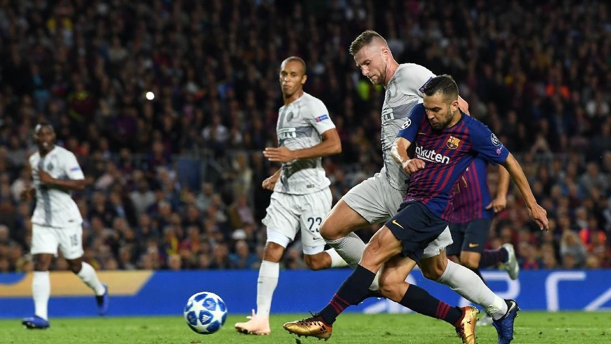 Marco Materazzi menilai Barcelona sekarang tak lagi menakutkan (Foto: David Ramos/Getty Images)