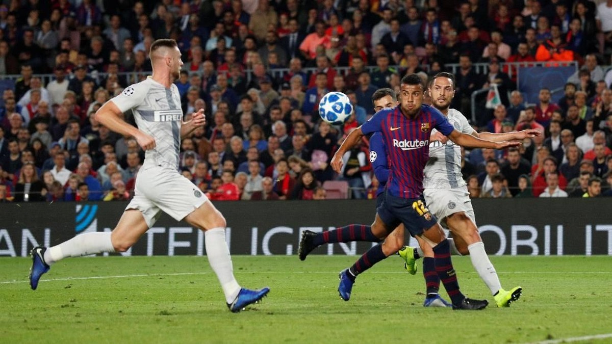 Barcelona memimpin 1-0 atas Inter Milan di babak pertama. (Foto: Albert Gea/Reuters)