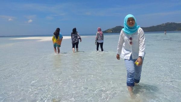 Stres Lalu Ingin Piknik? Ke Pantai Saja, Banyak Manfaat Sehatnya