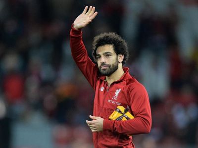 Kado untuk Salah dari Fans Berhijab di Anfield