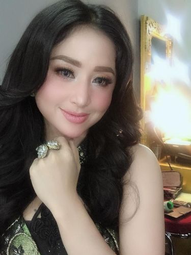 Dewi Perssik