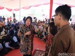 Risma Peringatkan Pelajar di Surabaya Tak Terjajah Gadget dan Game