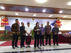 Sri Mulyani Bagi-bagi Ratusan Laptop-Printer Bekas Acara IMF-WB Sri Mulyani Bagi-bagi Ratusan Laptop-Printer Bekas Acara IMF-WB