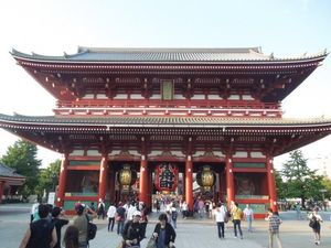 Melihat Kuil Sensoji di Tokyo, Jepang