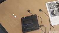 Ponsel OPPO Berbaur dengan Walkman, Nintendo Jadul, dan PS1