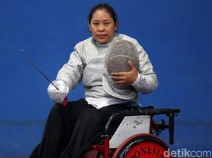 Sri Lestari Nyaman sebagai Atlet Anggar Kursi Roda Sri Lestari Nyaman sebagai Atlet Anggar Kursi Roda