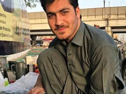 Duh, Selain Penjual Teh, Ada Penjual Semangka Ganteng di Pakistan