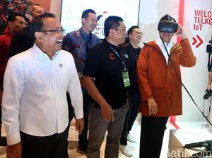 Aksi Jokowi di IdeaFest 2018, Beli Jaket Hingga Main Games