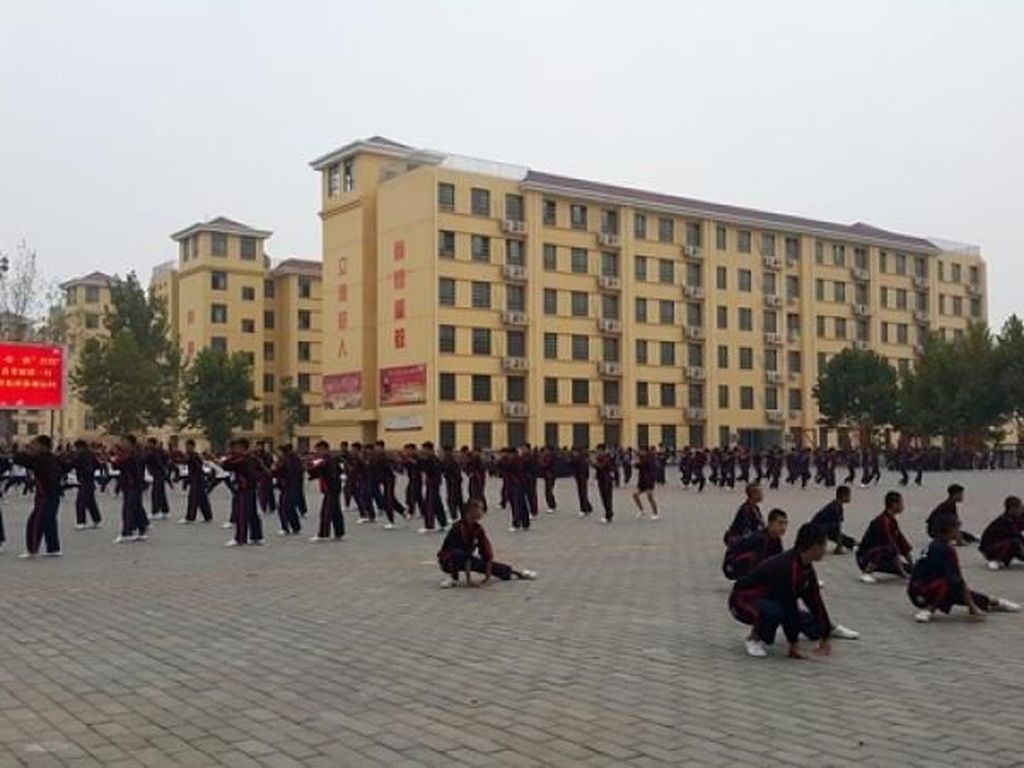 Kuil Shaolin Buka Kelas Kung Fu untuk Orang Asing Kuil Shaolin Buka Kelas Kung Fu untuk Orang Asing