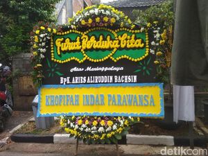 Pelayat Mulai Berdatangan ke Rumah Duka Ayahanda Arumi Bachsin