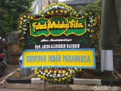 Pelayat Mulai Berdatangan ke Rumah Duka Ayahanda Arumi Bachsin