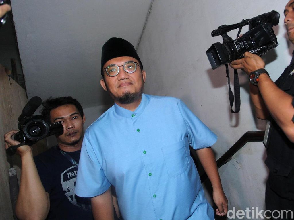 Dahnil Anzar Mencari Pemilik Lama Vespa Tuanya Dahnil Anzar Mencari Pemilik Lama Vespa Tuanya