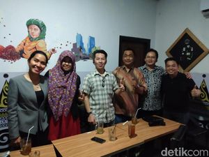 Kisah Para Driver Taksi Online yang Bergaji Direktur Kisah Para Driver Taksi Online yang Bergaji Direktur