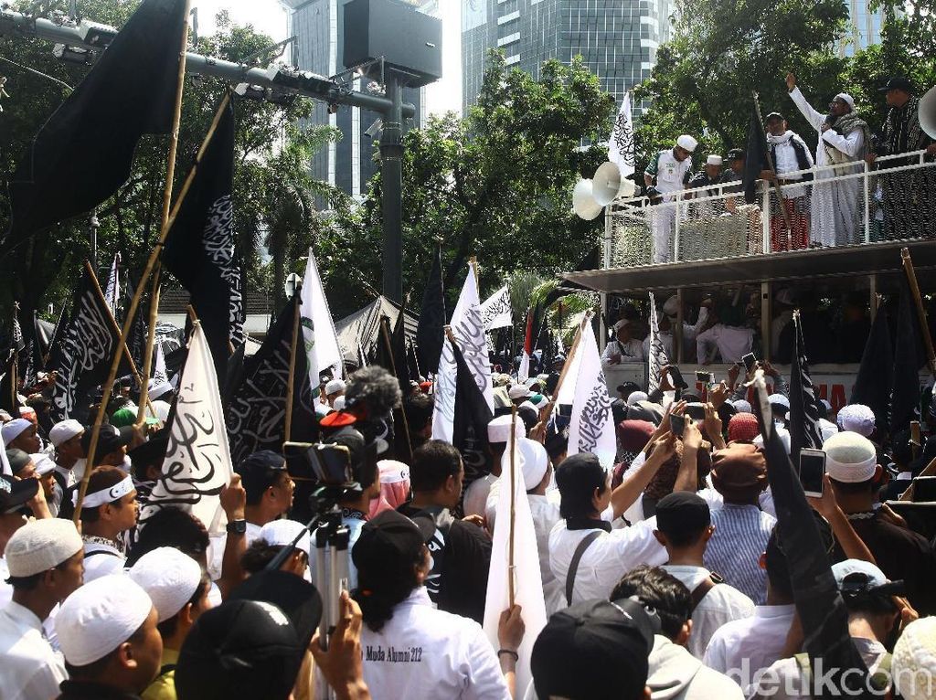 FPI Minta Ketum GP Ansor Diadili Terkait Pembakaran Bendera FPI Minta Ketum GP Ansor Diadili Terkait Pembakaran Bendera