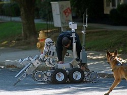 Buru Pelaku Rentetan Paket Bahan Peledak, FBI Periksa Kantor Pos