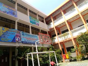 Oknum Guru di Surabaya Tampar dan Jejali Mulut Siswa dengan Sepatu Oknum Guru di Surabaya Tampar dan Jejali Mulut Siswa dengan Sepatu