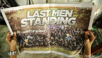 Last Men Standing, inilah para awak terakhir Tabloid BOLA yang bertahan hingga saat ini, mulai dari jajaran petinggi, redaksi, dan non redaksi. Terima kasih, BOLA! (Pradita Utama/detikSport)