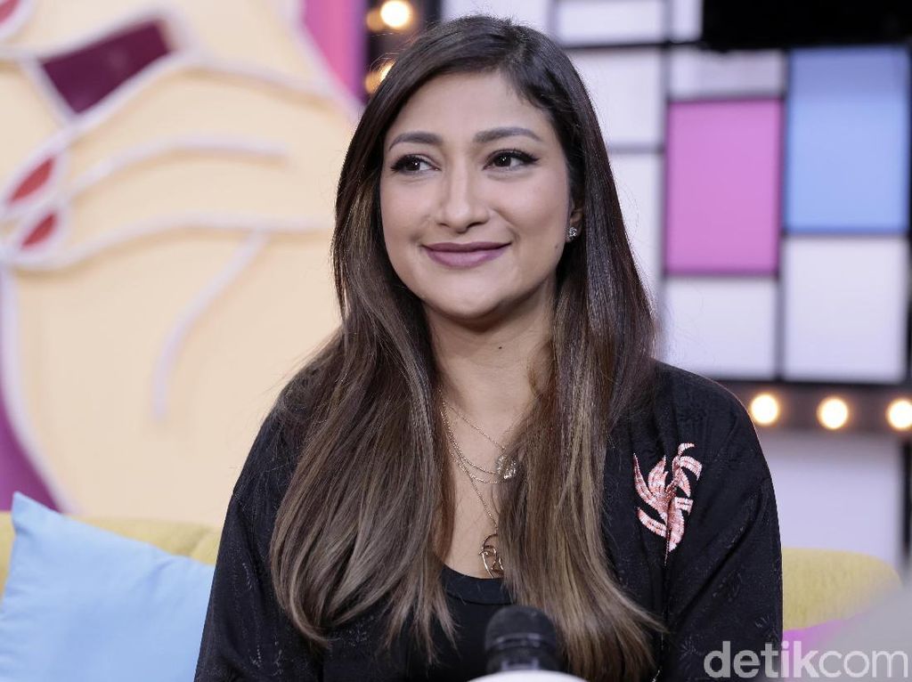 Ya Ampun! Rahma Azhari Malah Dikira Selingkuhan Zack Lee Ya Ampun! Rahma Azhari Malah Dikira Selingkuhan Zack Lee