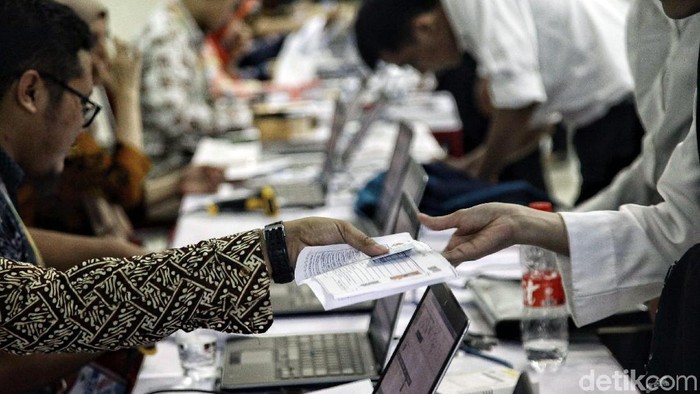 Ratusan peserta mengikuti Seleksi Kompetensi Dasar (SKD) Calon Pegawai Negeri Sipil (CPNS). Tes digelar di Gedung Yos Sudarso, Jakarta Utara, Jumat (26/10).