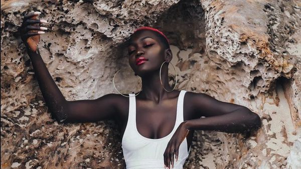 Foto: Liburannya Nyakim Gatwech, Sang Ratu Kegelapan