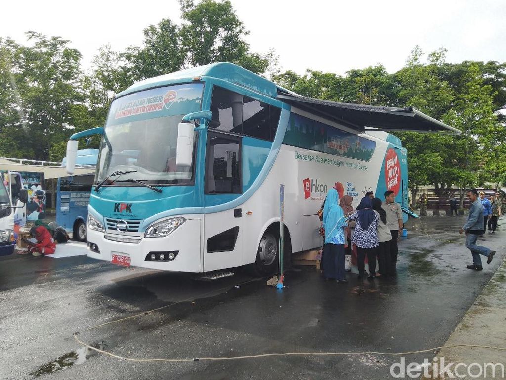 Melihat Jeroan Bus KPK yang Mejeng di Ciamis Melihat Jeroan Bus KPK yang Mejeng di Ciamis