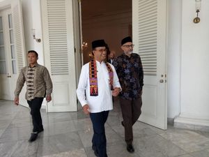 Anies Salat Jumat dengan Dubes Inggris di Masjid Fatahillah Balai Kota Anies Salat Jumat dengan Dubes Inggris di Masjid Fatahillah Balai Kota