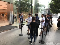 Penjualan Perdana iPhone XR Cuma Disambut Segelintir Fanboy