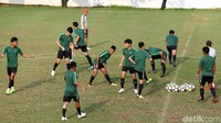 Timnas Indonesia pun berhadapan dengan Jepang, yang menjadi juara Grup B. Jepang dipastikan maju ke fase knockout sebagai juara Grup B, dengan menyisakan satu laga.