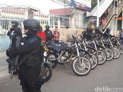 Puluhan Personel Brimob Berjaga di Kantor GP Ansor