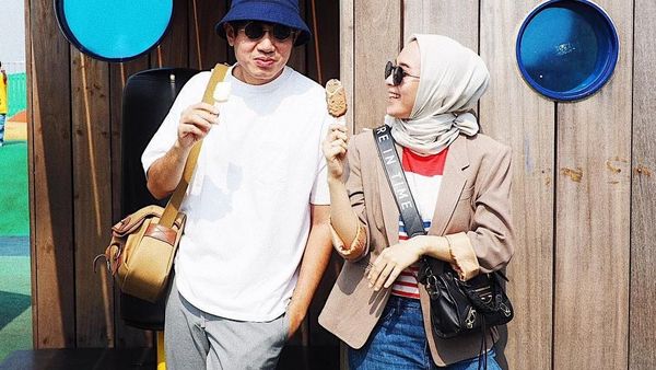 10 Momen Kulineran Asyik Ala Dewi Melky, Istri Pelawak yang Kece