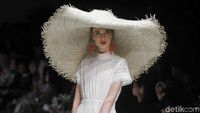 Cantiknya 25 Koleksi Barli Asmara yang Terinspirasi Romantisme Paris