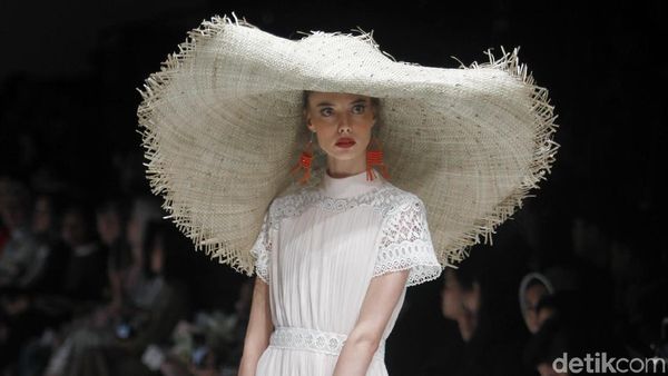 Cantiknya 25 Koleksi Barli Asmara yang Terinspirasi Romantisme Paris